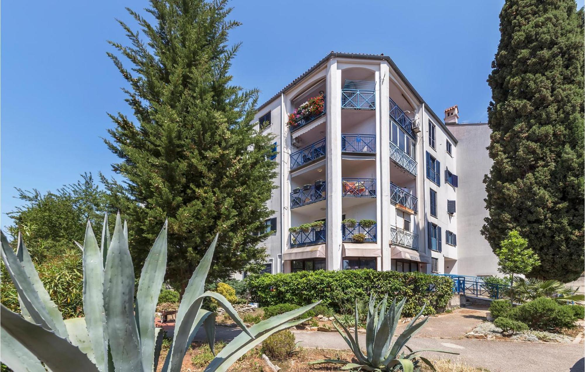 Gorgeous Apartment In Pula With House Sea View Екстериор снимка